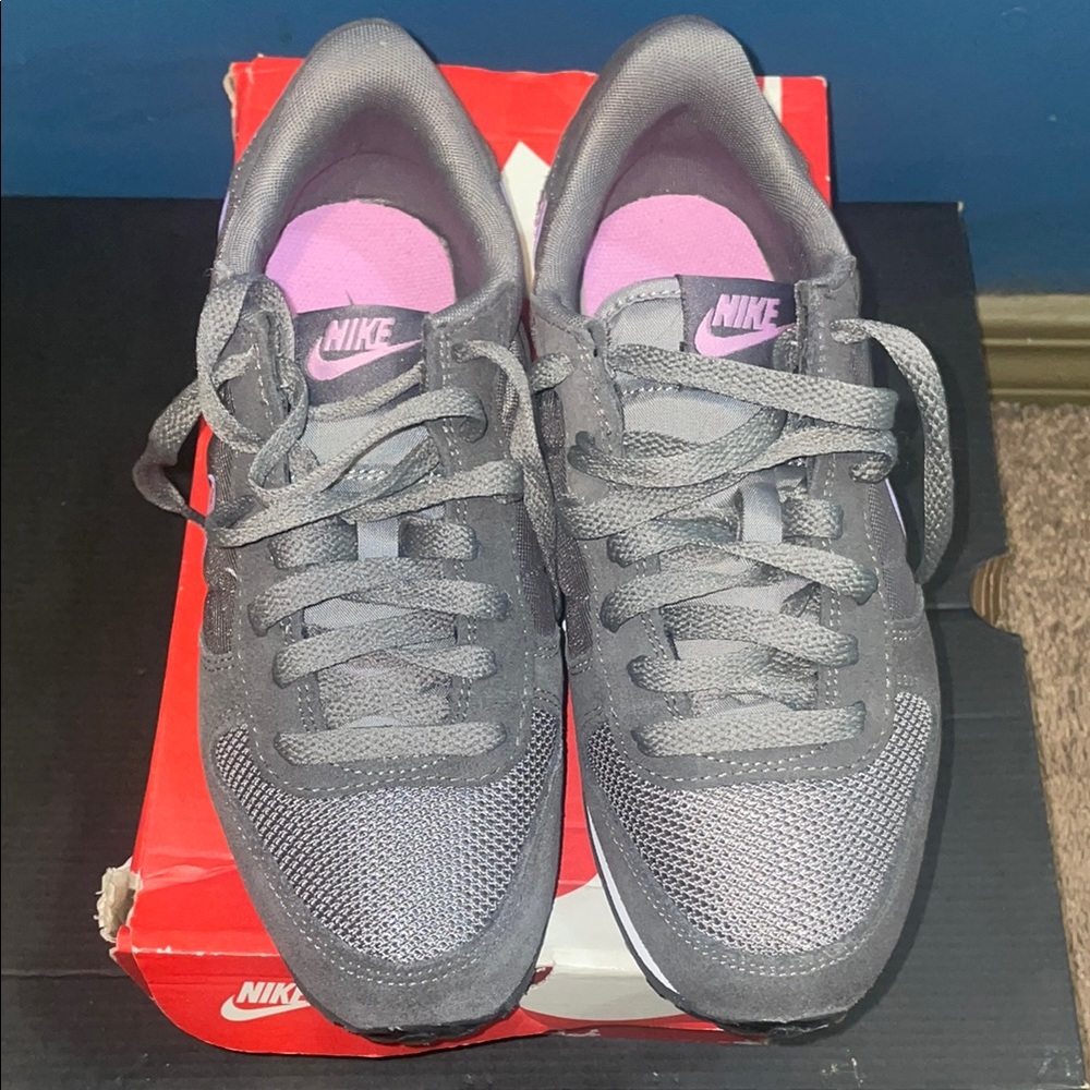 NEW in box Nike Genicco sneakers 644451-260